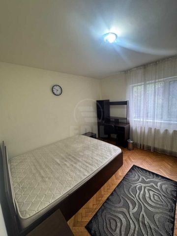 Apartament de Închiriere 4 camere, APCJ360486 - Fotografie 2