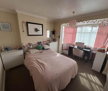 5 bedroom semi-detached house to rent - Photo 4