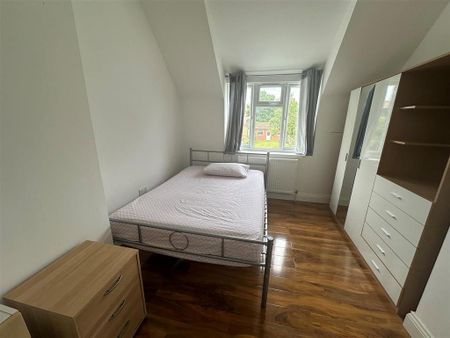 1 bedroom in a house share to rent - Photo 2