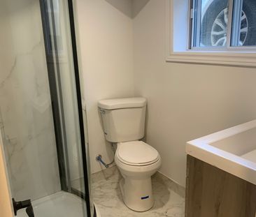 For Lease - 324 Lawrence Avenue, Toronto, Ontario - Photo 6