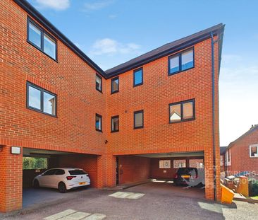 Warren Road, Guildford, Surrey, GU1 3NX - Photo 5