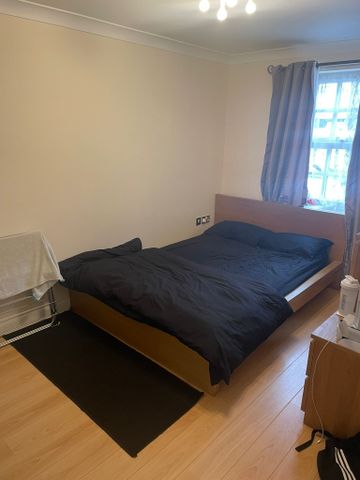 5 bed town house to rent in Albany Gardens, Hythe - Photo 4