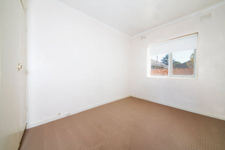 One-bedroom Ground Floor Apartment in a Great Location! - Photo 5