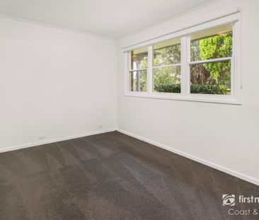 Spacious Family Home – Walk to Beach - Photo 3