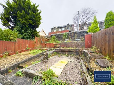 3 bedroom terraced house to rent - Photo 3