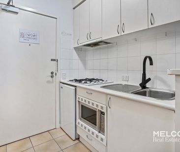 STUDIO GEM IN THE HEART OF LYGON STREET - FURNISHED - Photo 4