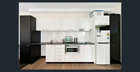 Bright & Spacious 2-Bedroom Apartment in the Heart of Adelaide - Photo 5