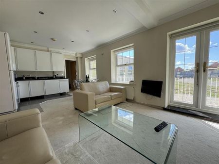 2 bedroom flat to rent - Photo 3