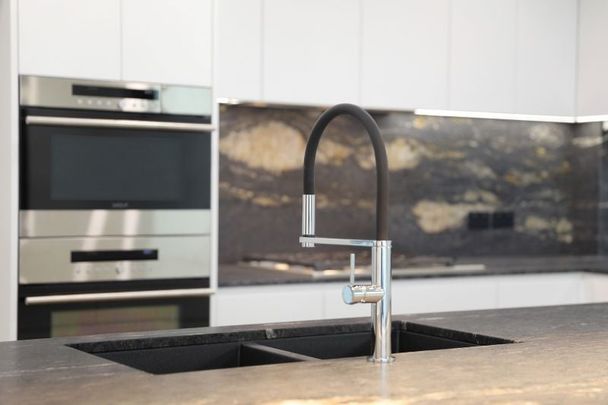 Ultra Luxurious Executive Living In Coastal Location - Photo 1