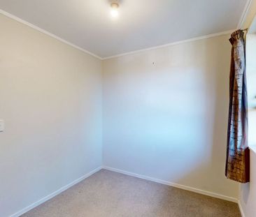 Practical & Perfectly Located - Photo 2