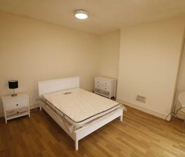 4 bedroom apartment to rent - Photo 3