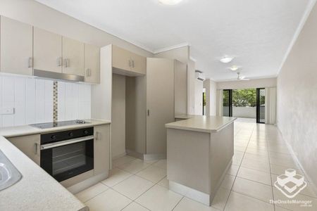 Centrally Located | 2 Bedroom | 2 Bathroom | 2 Secure Carparks - Photo 4