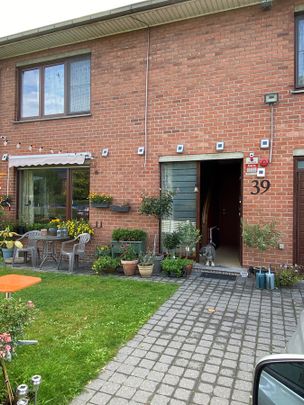 Mooie grote kamer te huur met groene straat uitzicht - Photo 1