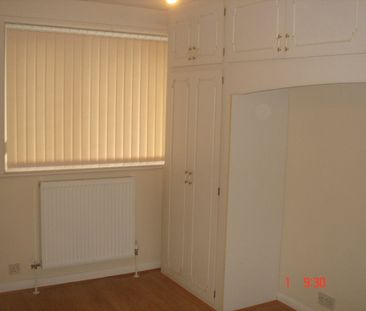 3 Bed Semi-Detached House, Harvest Close, LE4 - Photo 2