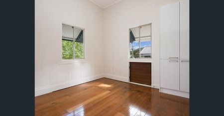 Light Filled Living with Large Entertaining Deck - Photo 4