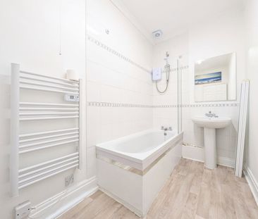 To Let – Lakeview Court, Promenade, Southport – One Bed Third Floor... - Photo 3
