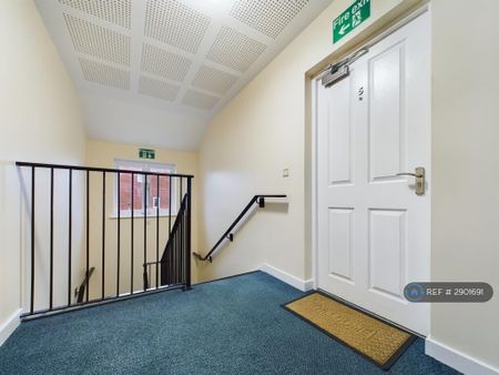 2 bedroom flat to rent - Photo 4