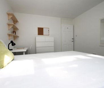 3 bedroom apartment to rent - Photo 3