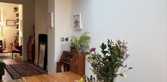 3 Bed Terraced House, Greenwood Road, E8 - Photo 2