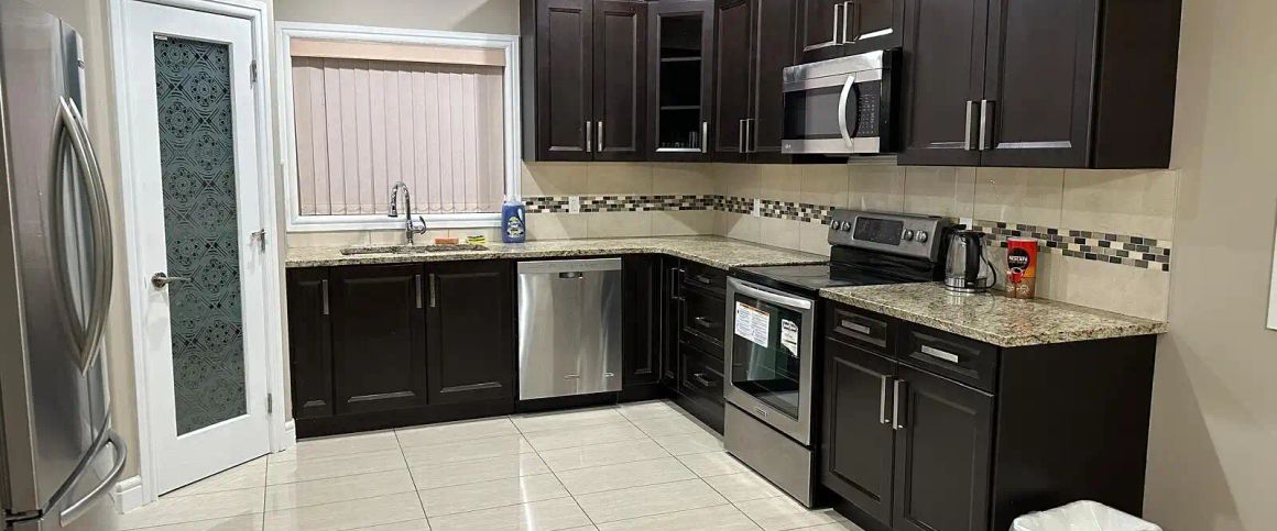 upgraded Luxury — 3 Bedrooms Duplex - Photo 1