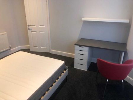 4 bedroom apartment to rent - Photo 3