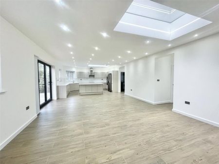 6 bedroom detached house to rent - Photo 2