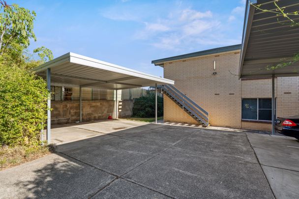 Upstairs unit in prime location! - Photo 1
