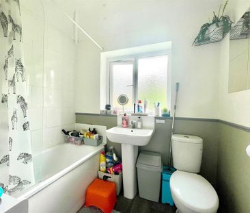 3 bedroom semi-detached house to rent - Photo 6