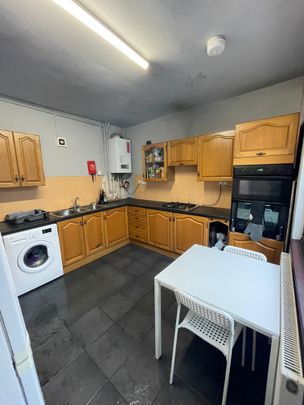 East Park Road Room 7 - Photo 1