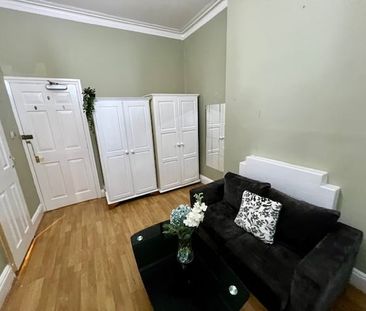 Studio Flat, Castletown Road, W14 - Photo 5