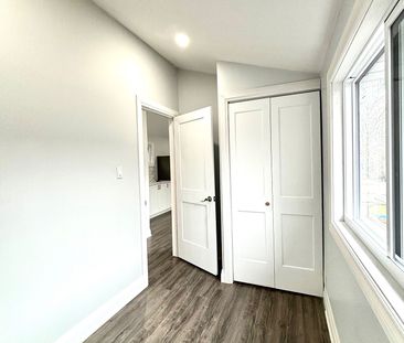 Detached Home For Lease | W8129798 - Photo 1