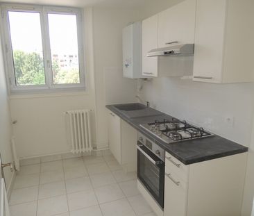 Location Appartement 3 pièces 51m² ORLEANS 45000 - Photo 2