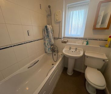 2 bedroom terraced house to rent - Photo 4