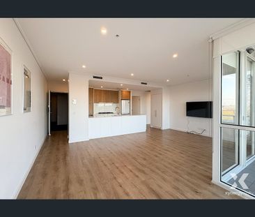 SEMI-FURNISHED TWO-BEDROOM APARTMENT - Photo 1