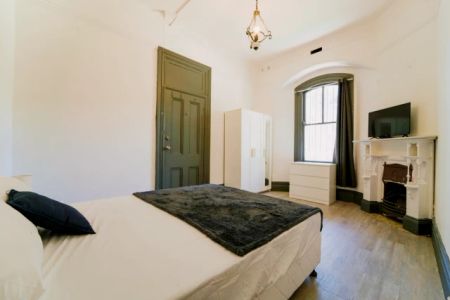 1 Pine Street, Sydney - Photo 3