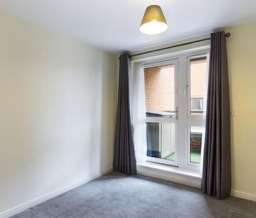2 bedroom Flat To Let - Photo 6