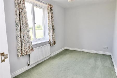3 bedroom detached house to rent - Photo 3