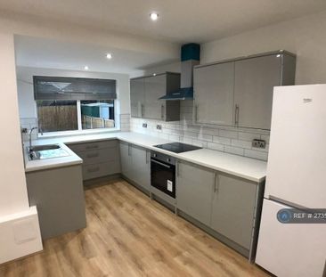 3 bedroom semi-detached house to rent - Photo 6