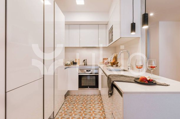 3 room luxury Apartment for rent in Barcelona, Catalonia - Photo 1