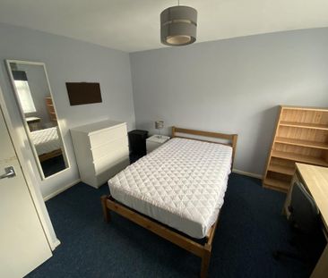 4 bedroom semi-detached house to rent - Photo 5