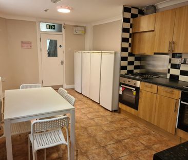 Room in a Shared House, Devonport Road, W12 - Photo 3