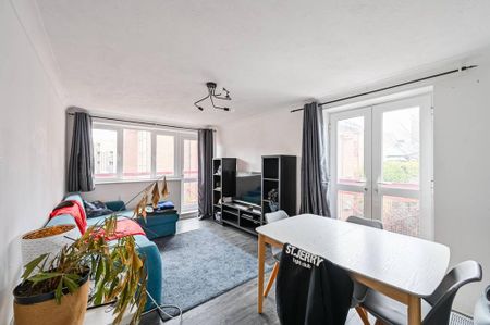 2 bedroom flat to rent - Photo 2