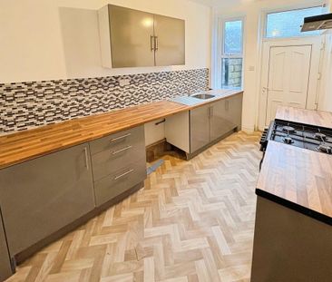 2 bedroom end of terrace house to rent - Photo 1