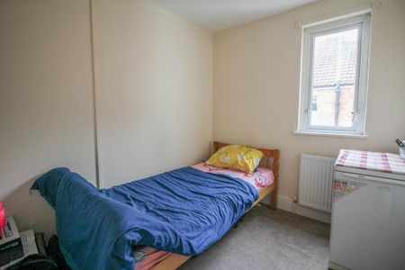 3 bedroom flat to rent - Photo 2