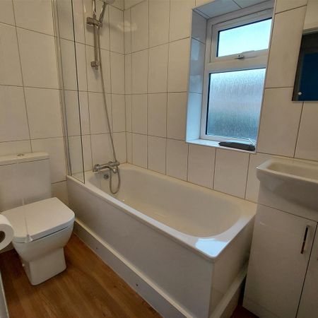 Westfield Place, Yeovil - Photo 3