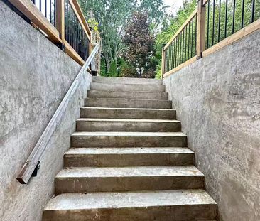 For Lease - 12 Goldsmith Crescent, Newmarket, Ontario - Photo 2