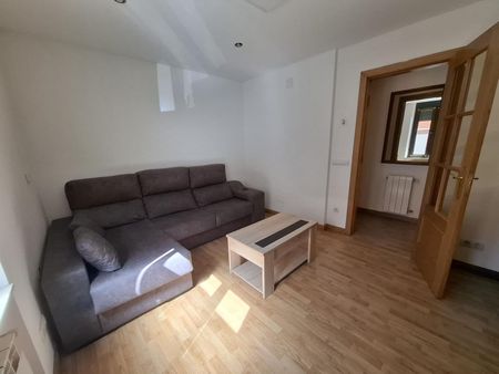 Alquiler de piso en Calle Reyes Católicos - Photo 3