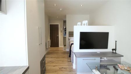 Studio to rent - Photo 2