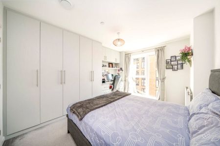 Bowen Drive, Charlton, SE7 - Photo 2