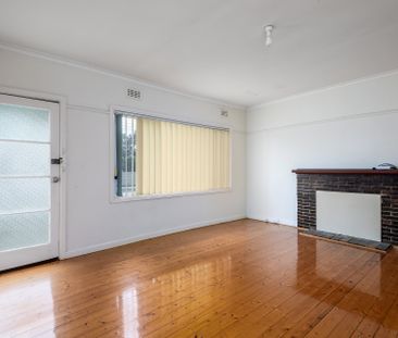 BRIGHT AND COZY FAMILY HOME - Photo 3